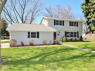505 Waubaunuqua Trl, De Pere, WI, 54115