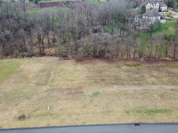 1141 Augusta Cir, Irwin, PA 15642