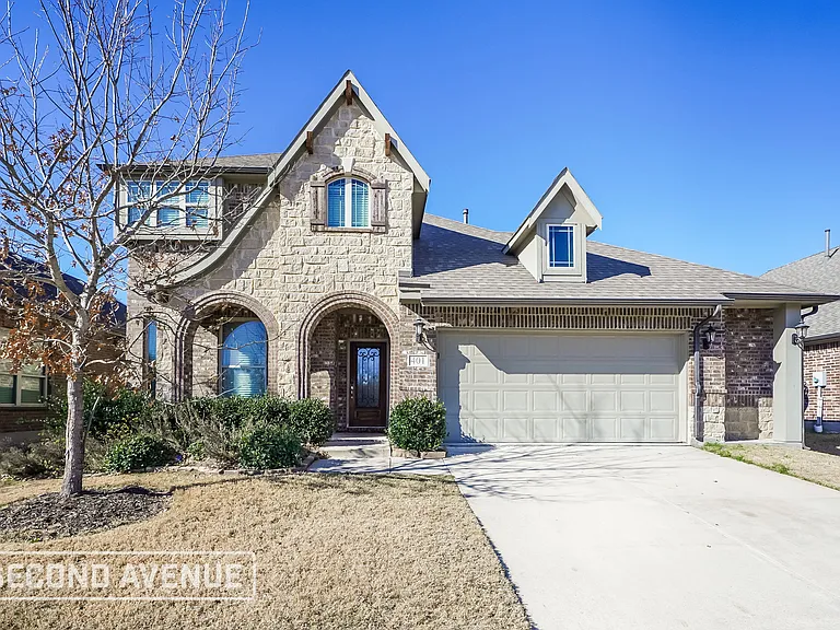 401 Bamborough Dr — Photo 1
