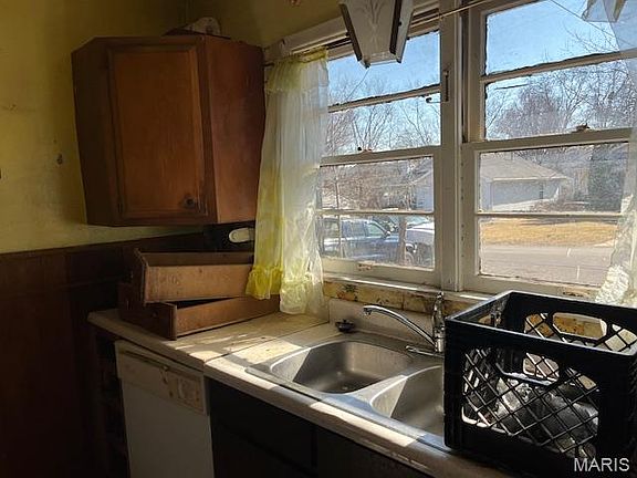 5th image of 11041 Bernice Ave