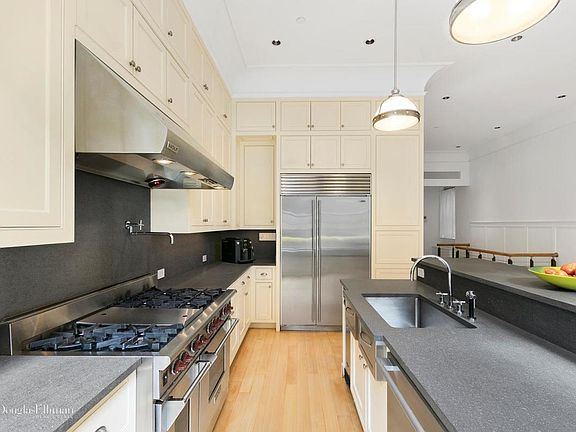 5th image of 21 W 75th St APT 2