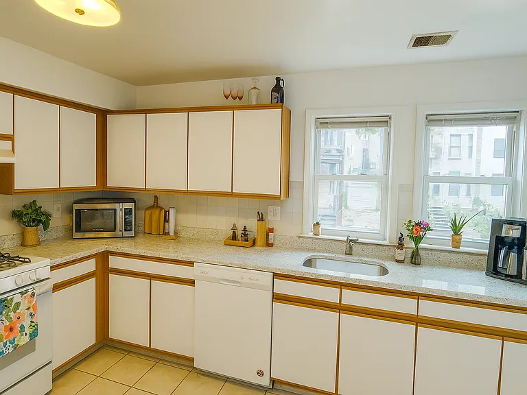 2614 University Pl NW #2 — Photo 7