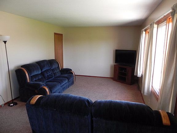 3rd image of 1630 Jerry Dr