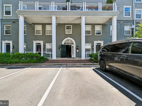 1404 Roundhouse Ln APT 311, Alexandria, VA 22314