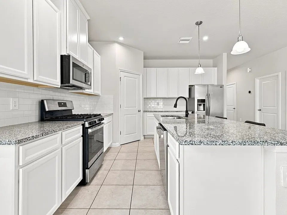 3754 Isle Royal Pl
