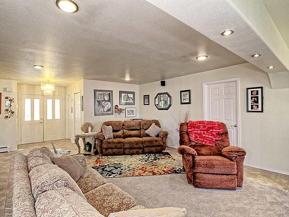 4th image of 563 E Valley Dr