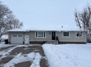 628 Sunset Dr, Watford City, ND 58854