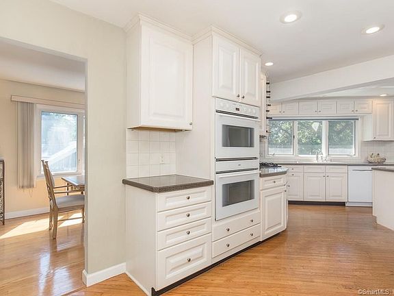 Light and bright, look at those windows above the sink