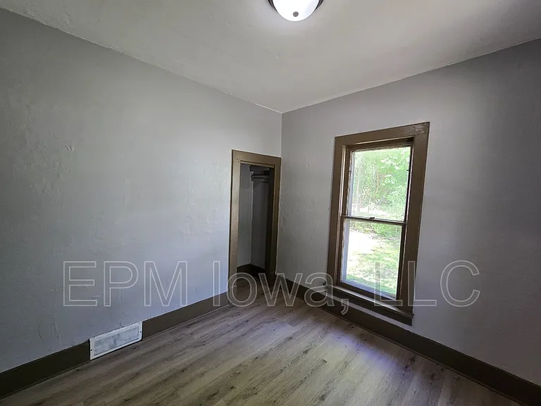 519 Adams St — Photo 11