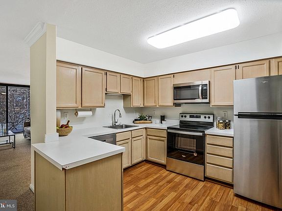 4th image of 3111 Patrick Henry Dr APT 634