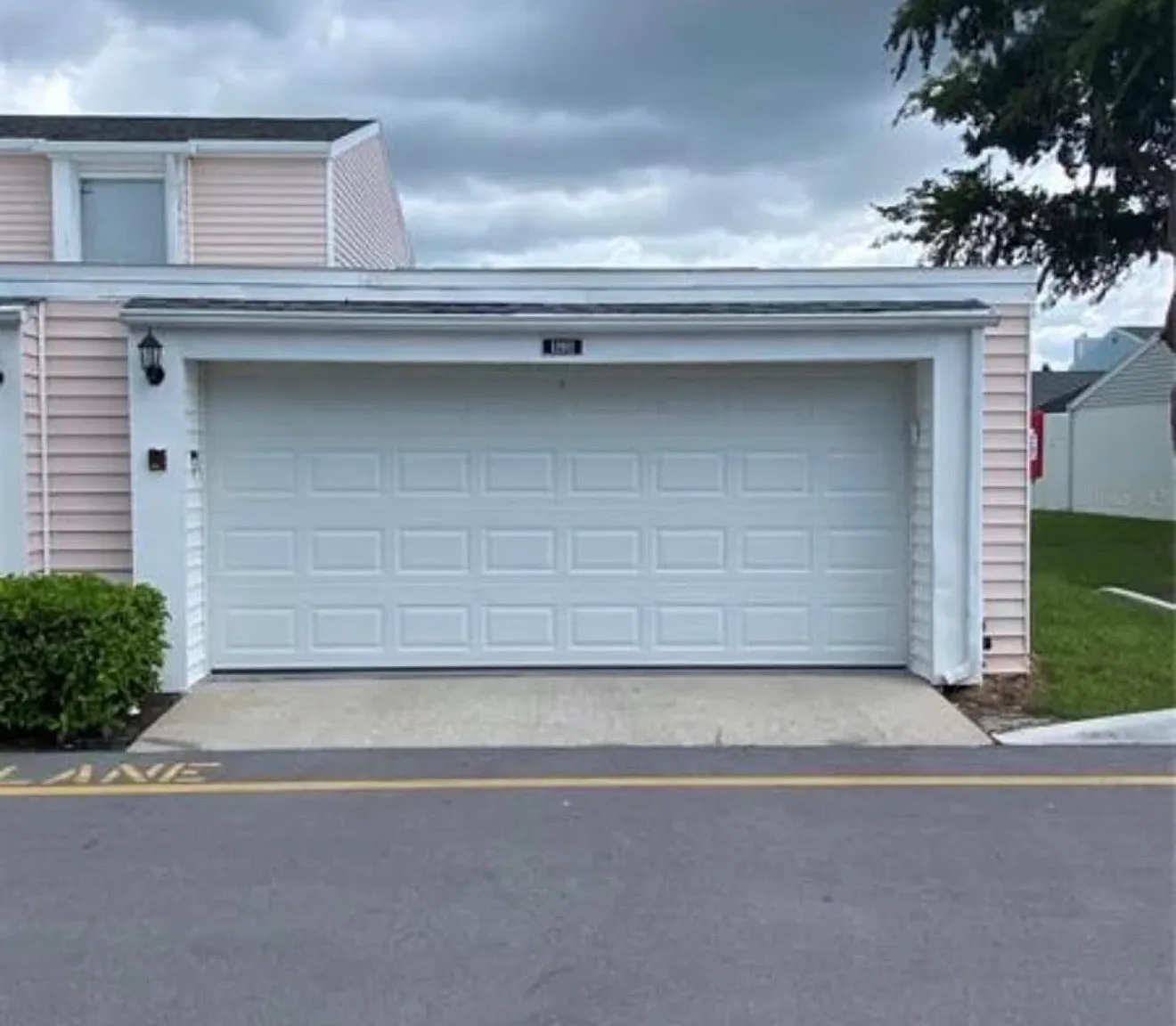 2 bed, 1008 sqft, $2,300 — Photo 1