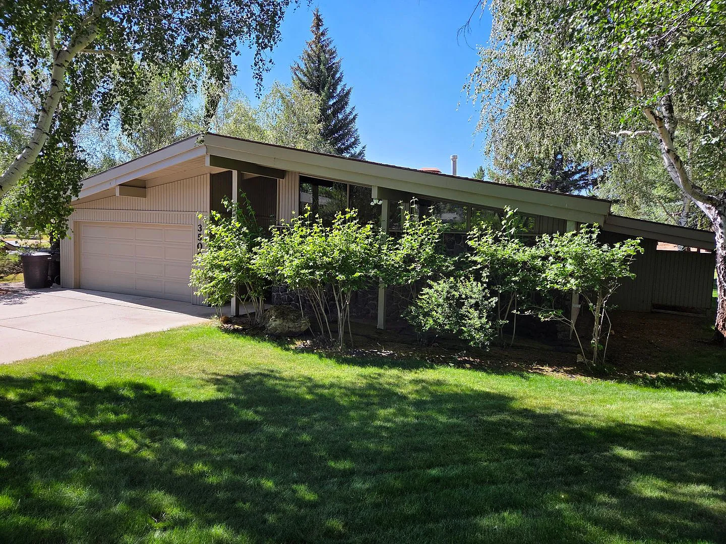 3 bed, 1975 sqft, $3,000 — Photo 2