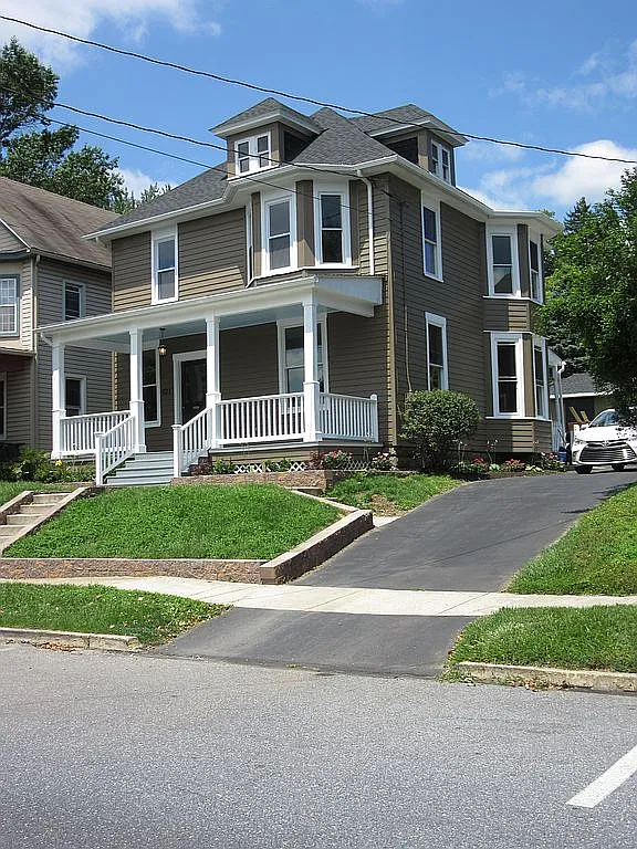 921 Walnut St photo 1