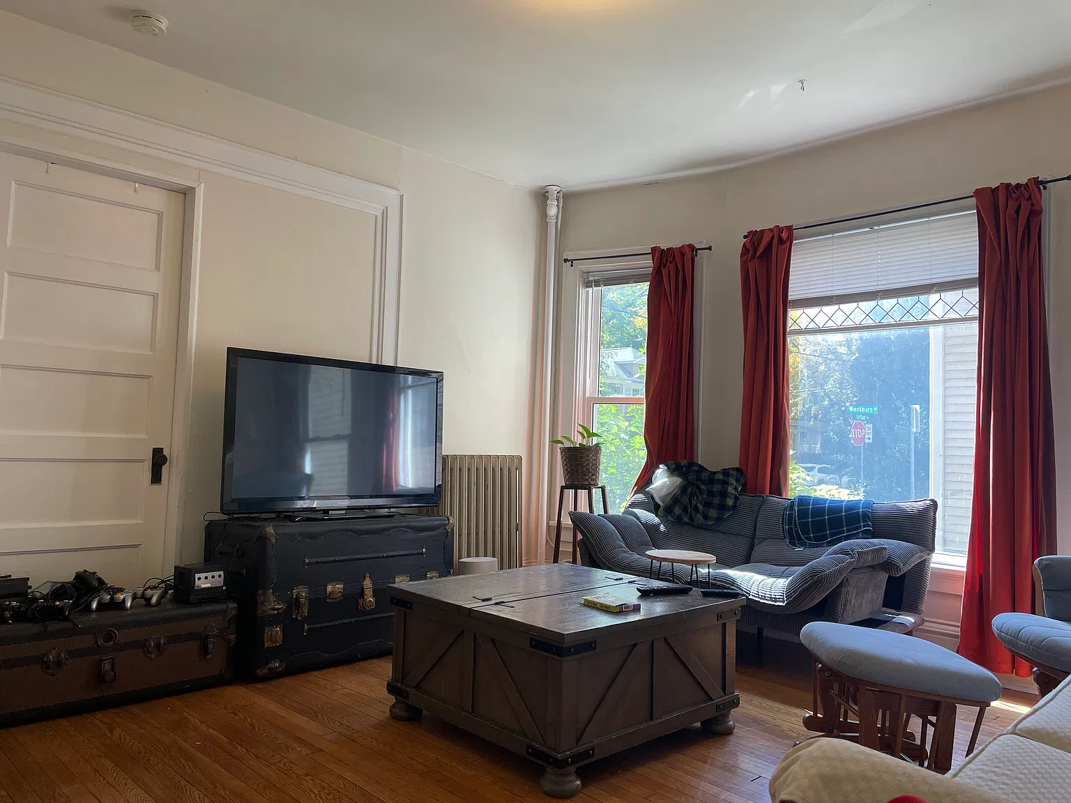 3 bed, 1355 sqft, $1,895 — Photo 4