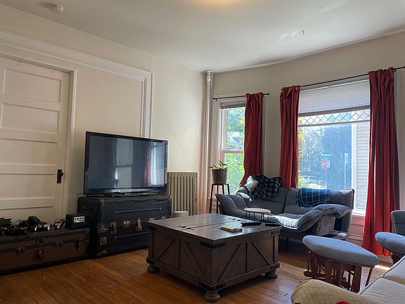 4th image of 832 E Gorham St #1
