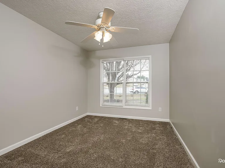 15 Hawthorne Ln — Photo 12