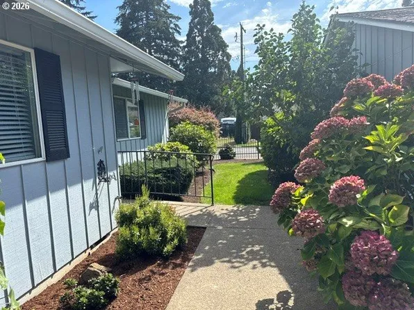 968 W L St, Springfield, OR 97477