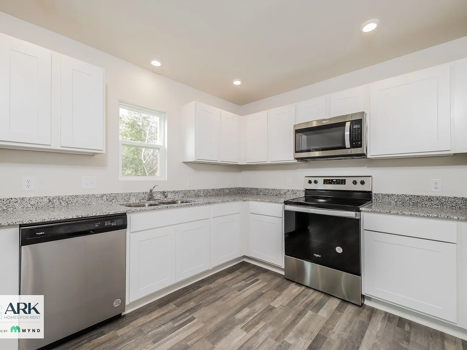 4 bed, 3.0 bath, 2009 sqft, $2,005 — Photo 4