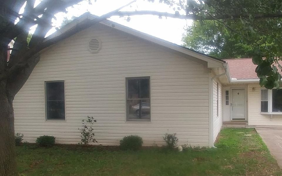 1st image of 3884 Hidden Springs Dr