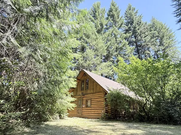 9947 Beach Dr, Clatskanie, OR 97016