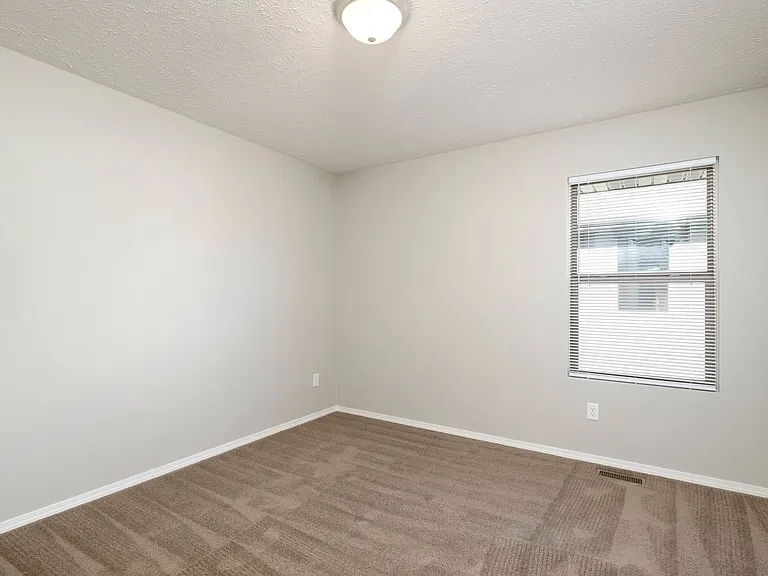 552 W Danielle St — Photo 6