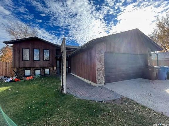 2nd image of 11104 Dunning Cres