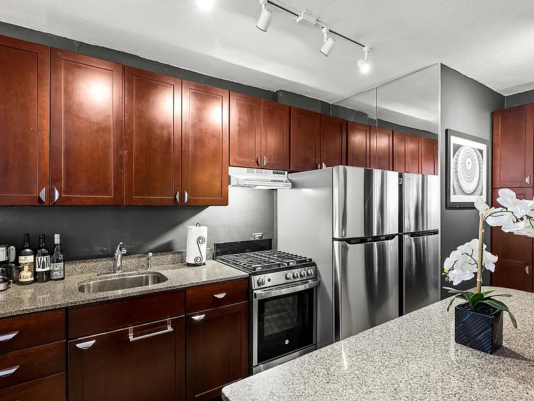 1212 Guadalupe St #406 — Photo 17