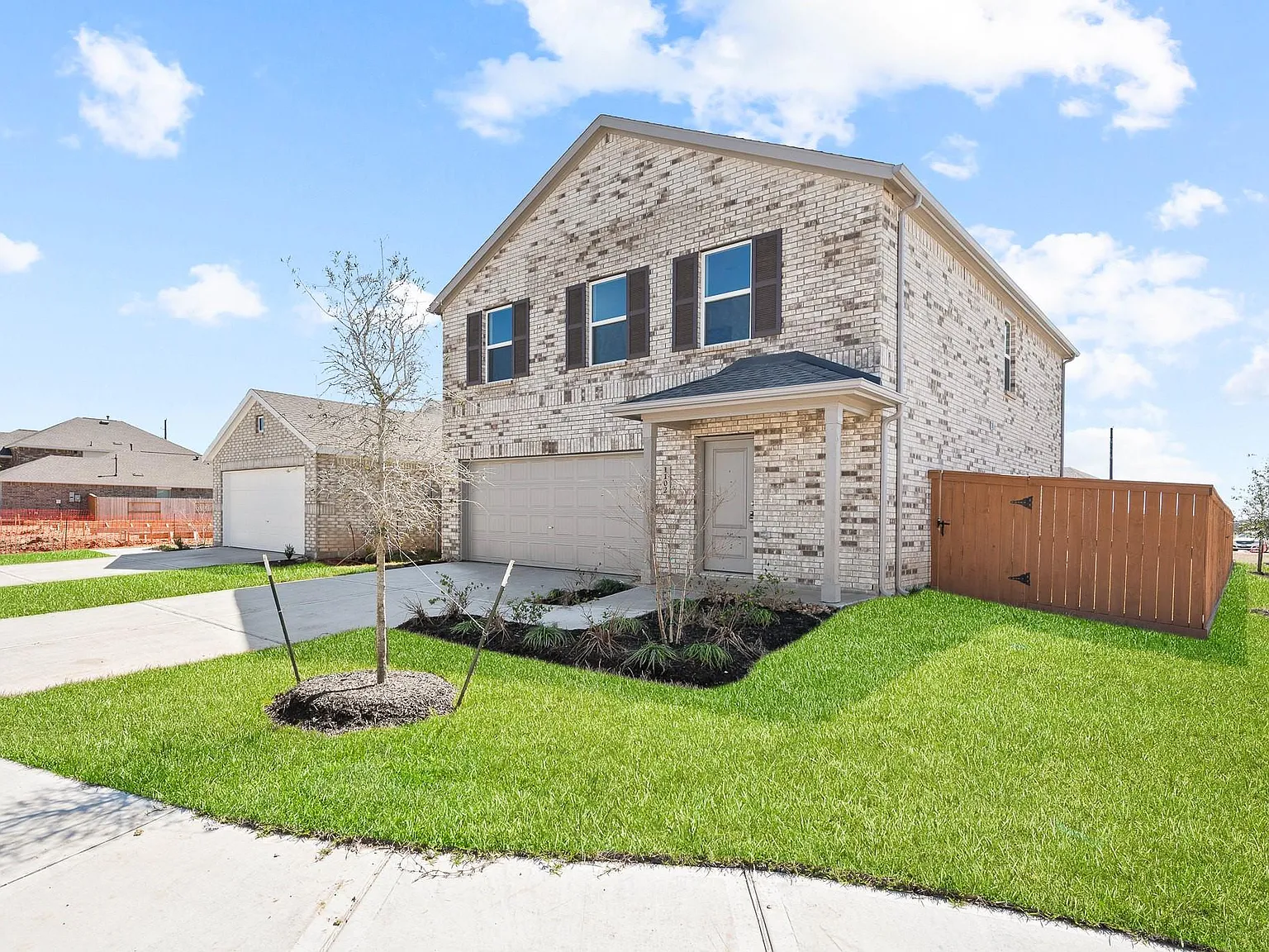 4 bed, 2.5 bath, 2066 sqft, $2,075 — Photo 2