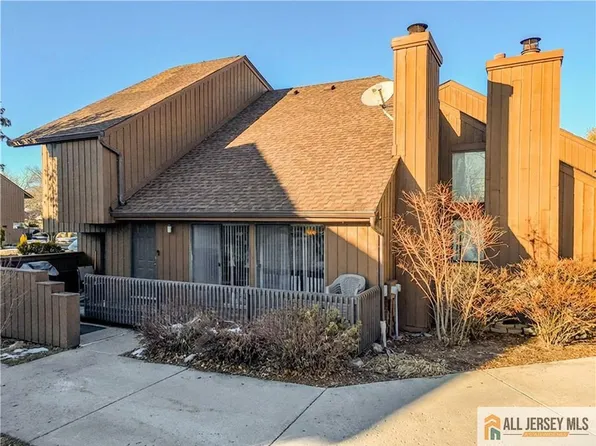 9 Kingsberry Dr, Somerset, NJ 08873