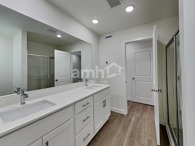 1232 W Mahogany St — Photo 11