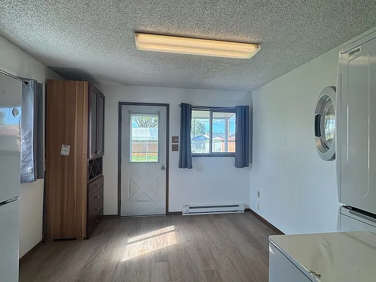 203 Railroad Ave — Photo 7