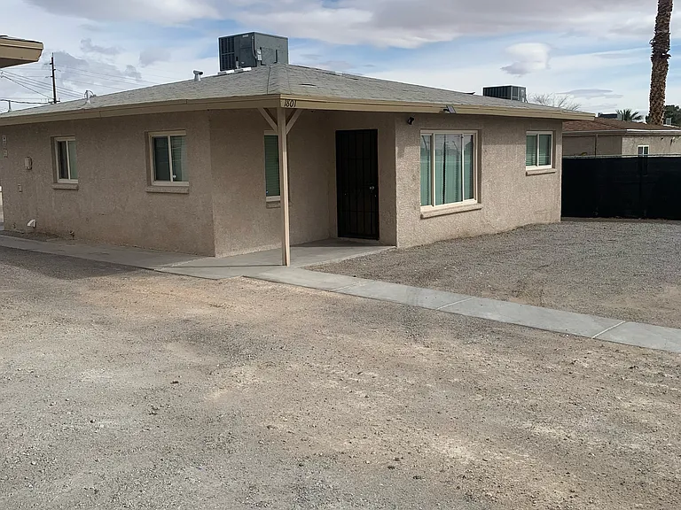 1803 Linden Ave — Photo 1