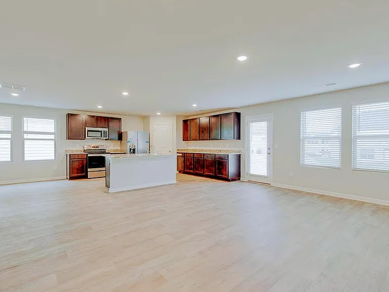 128 Echline St — Photo 4