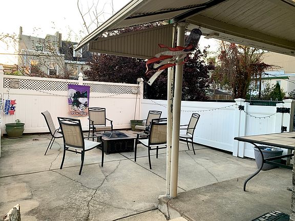 3rd image of 1330 E Columbia Ave