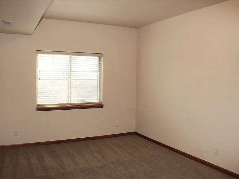 460 Cameron Way — Photo 16