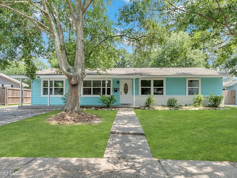 2211 Tucker Ave — Photo 1