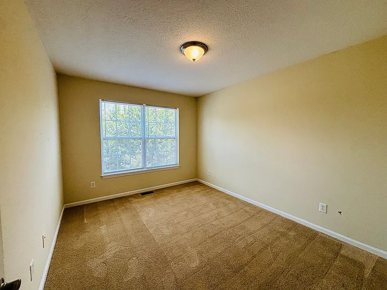 1725 Aden Ln — Photo 9