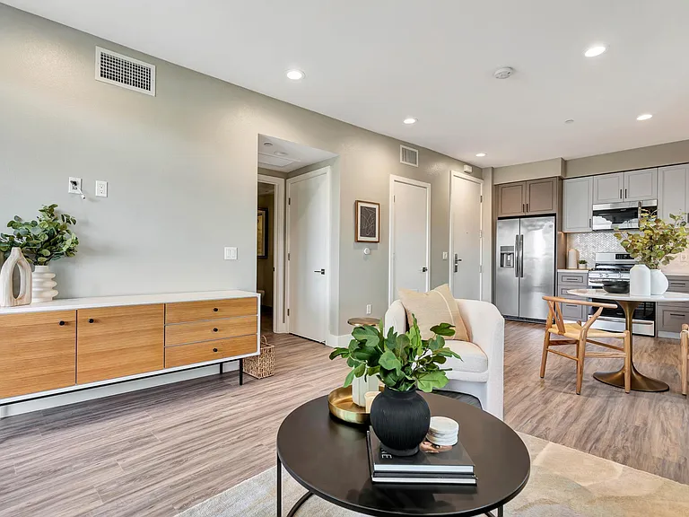 LaBrea & 12th Apartments — Photo 34