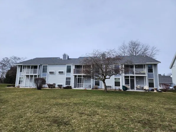 300 Foxwood DRIVE #106, Waterford, WI 53185
