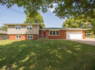 3205 W Silverleaf Ave, Springfield, MO 65807