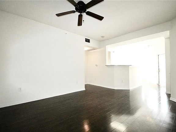 4th image of 2320 Gracy Farms Ln APT 1222