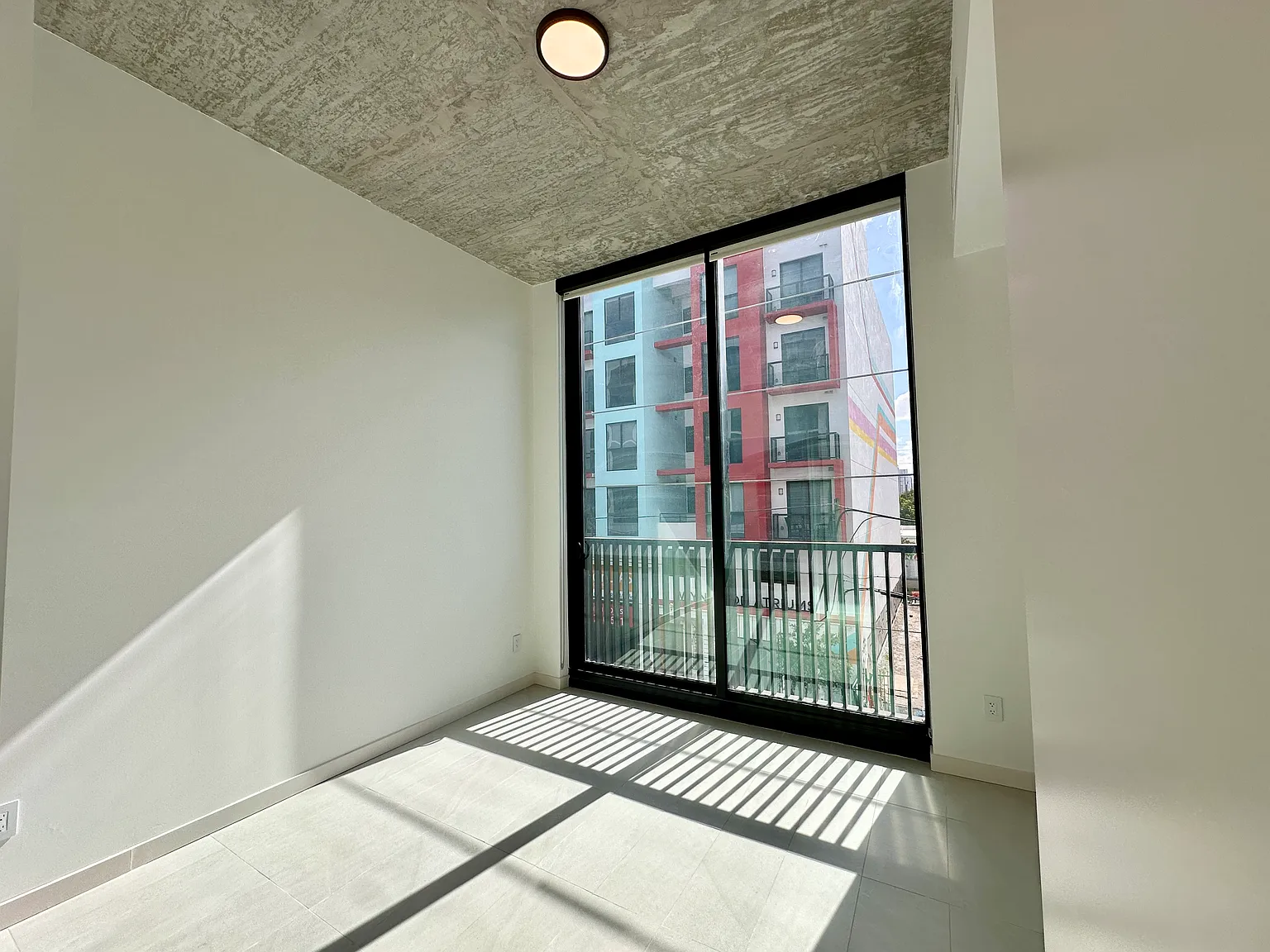 1 bed, 616 sqft, $2,298 — Photo 4