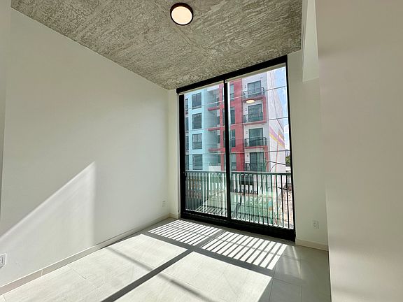 4th image of 142 NW 31st St #A