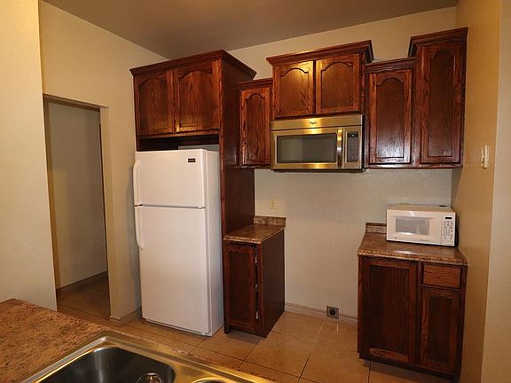 5th image of 2726 Oak Manor Dr