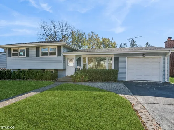 13 W James Way, Cary, IL 60013