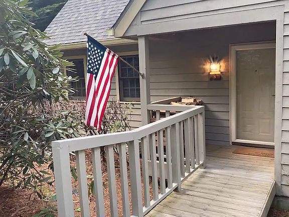 Just 2 steps down from the parking and a private keypad entrance.