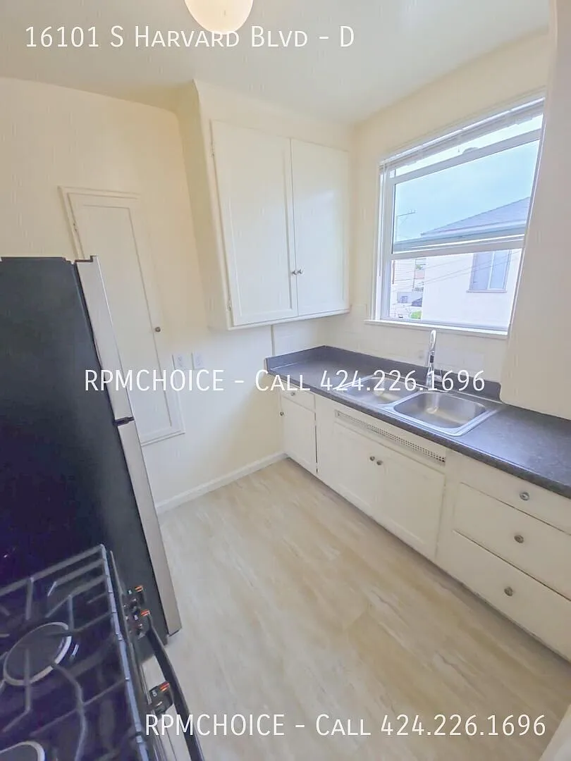 Quiet and Large 2bd/1ba Upstairs unit in a Fourplex — Photo 3
