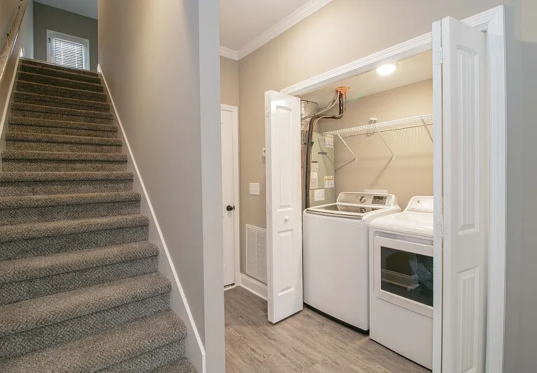 180 Dundee Dr — Photo 2
