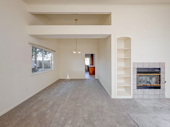 5th image of 300 Crescent Dr