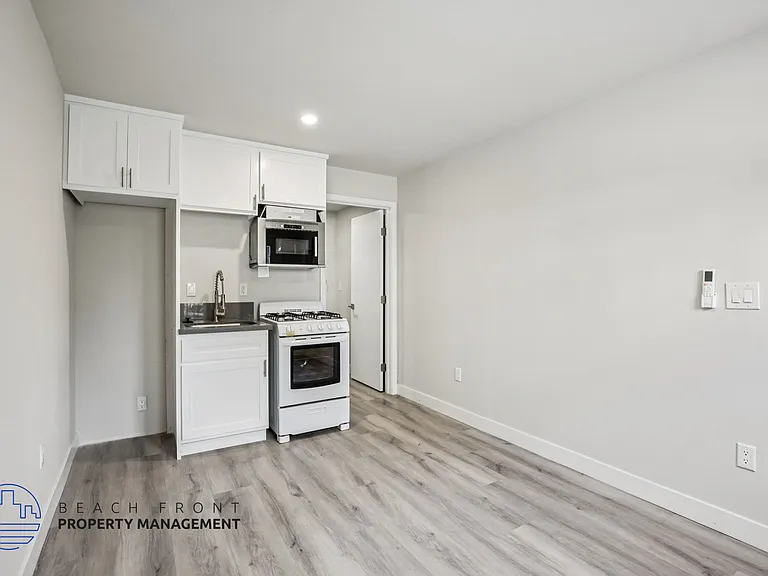 716-722 East 7th Street — Photo 15